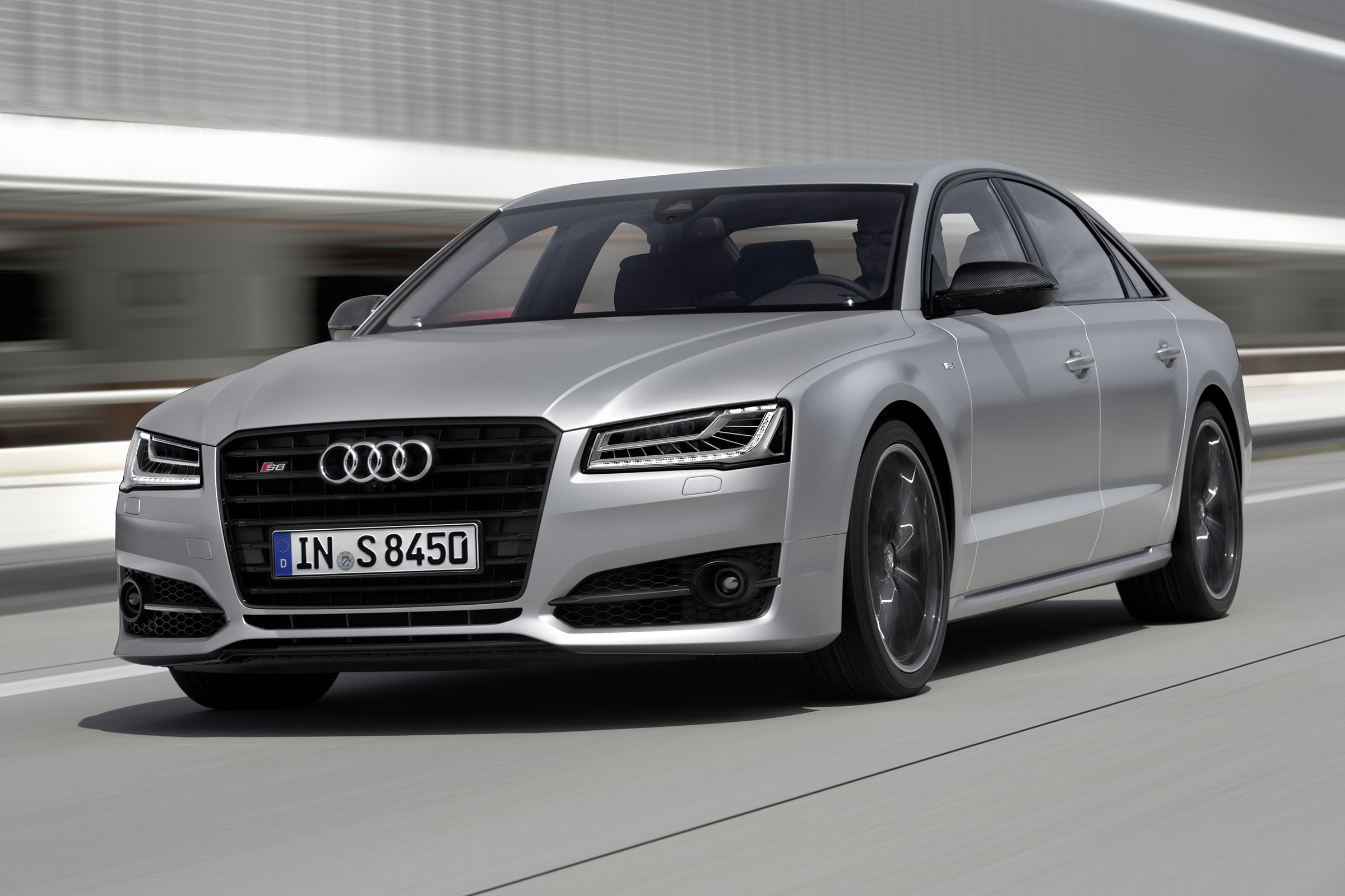 Audi S8 Plus - front action