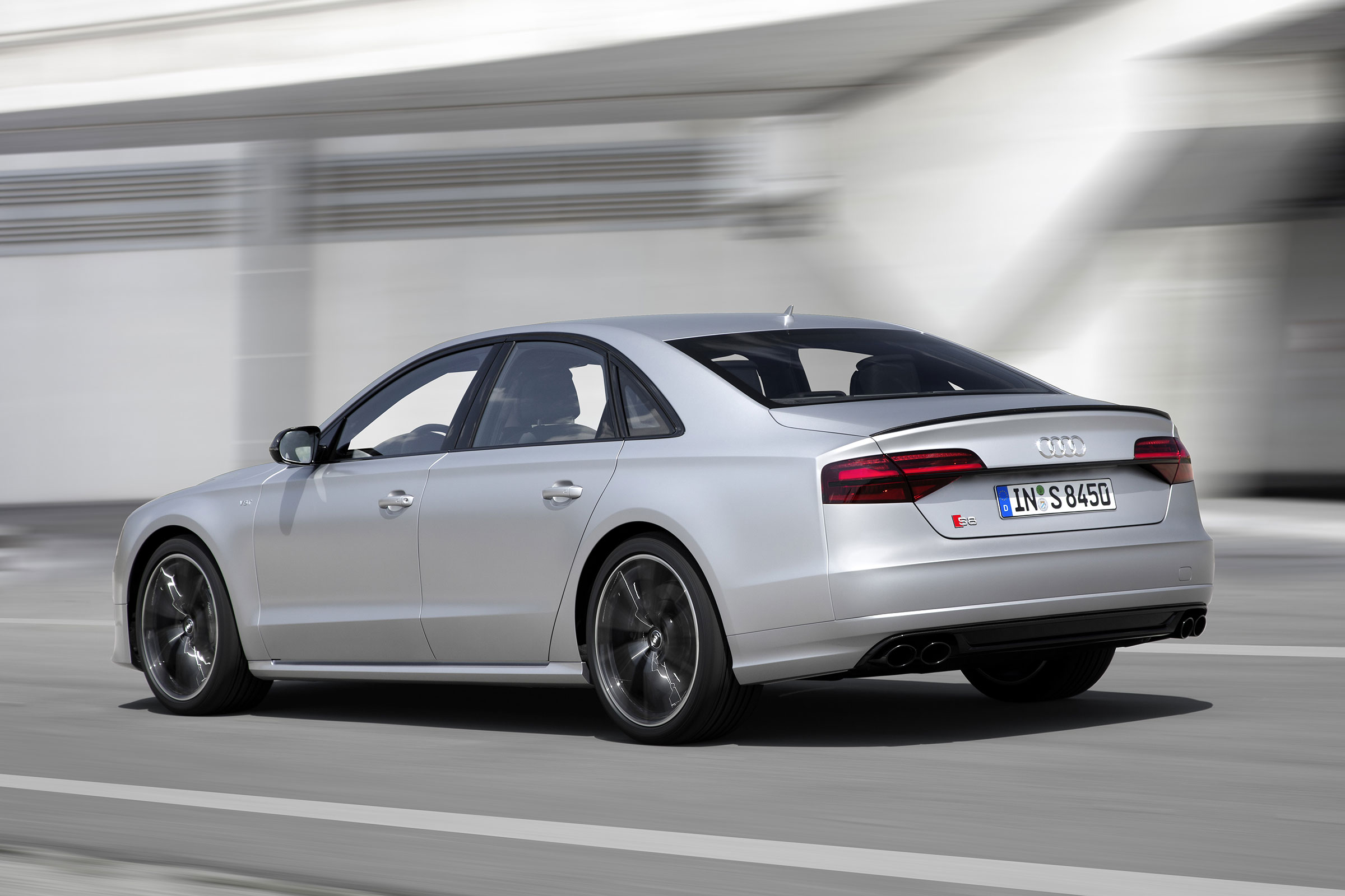Audi S8 Plus - rear action