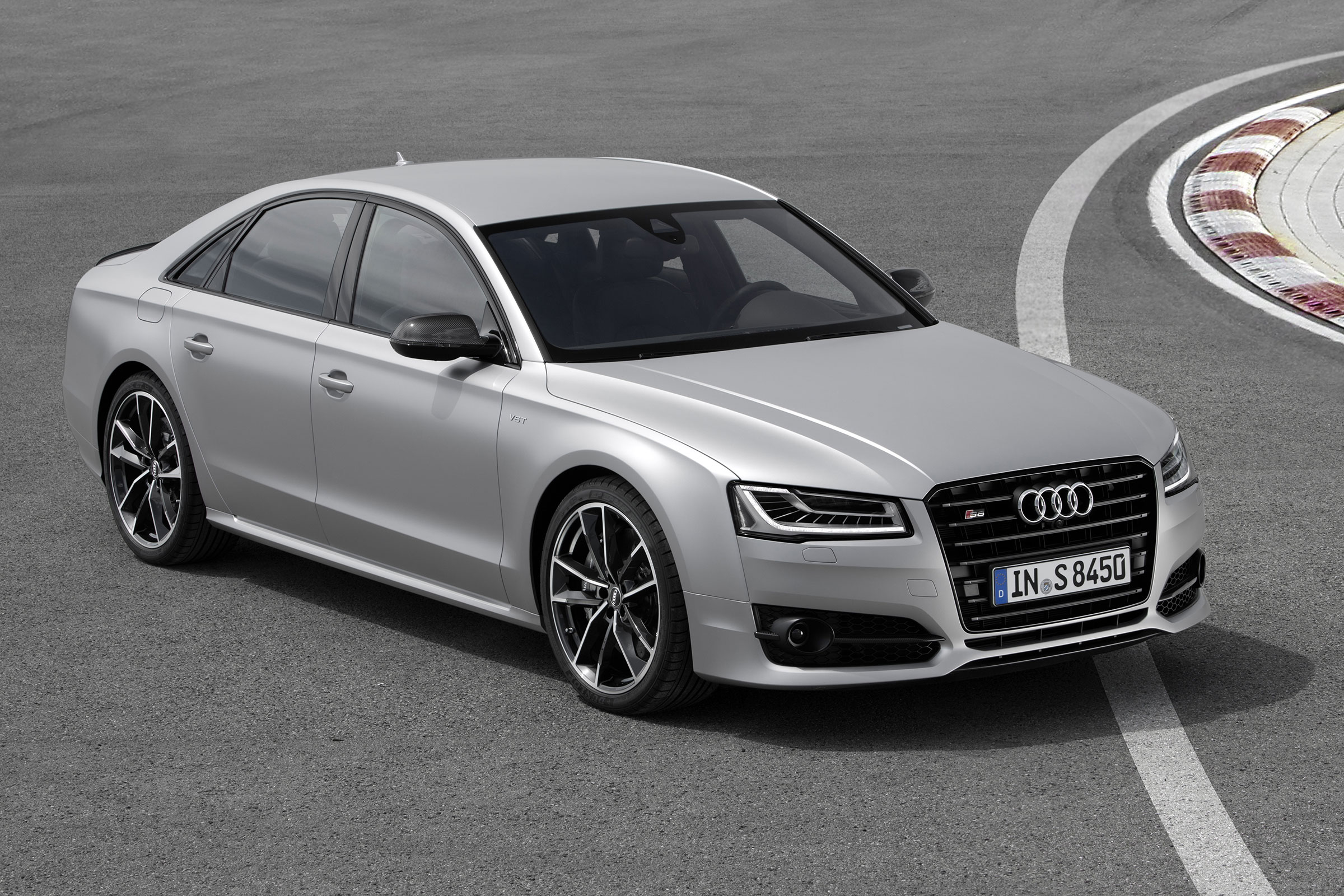 Audi S8 Plus - front static