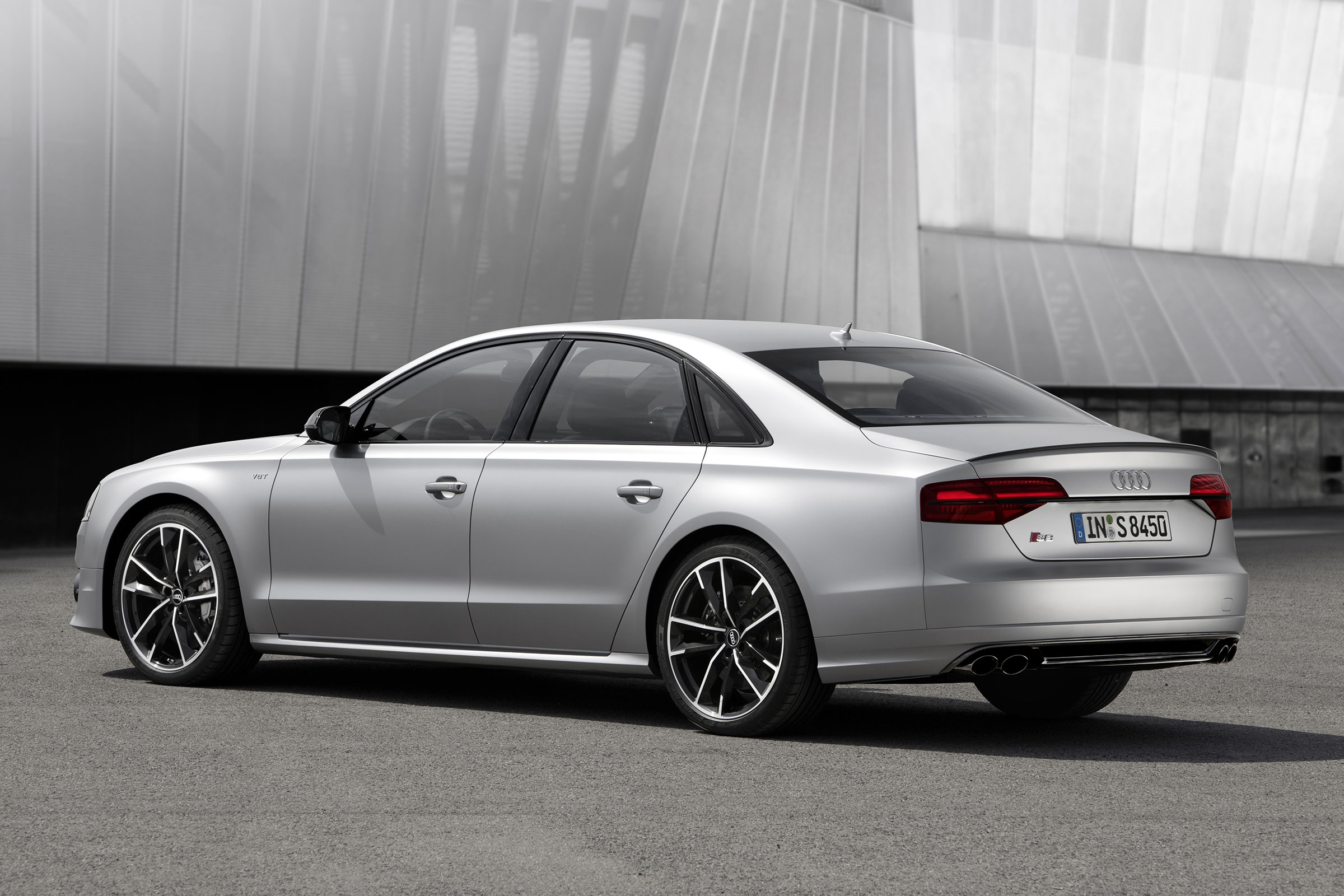 Audi S8 Plus - rear static