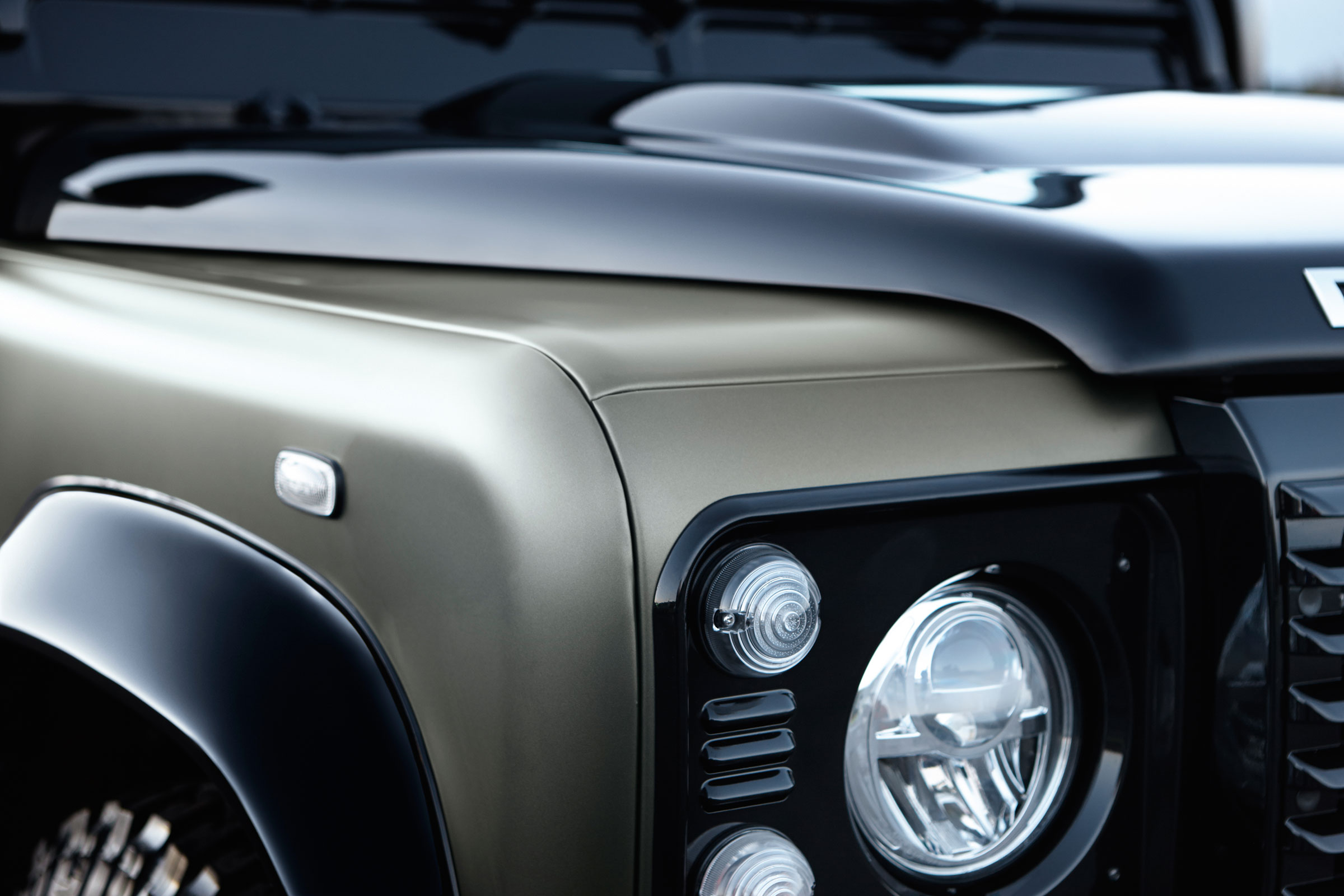 Land Rover Defender Autobiography - front detail