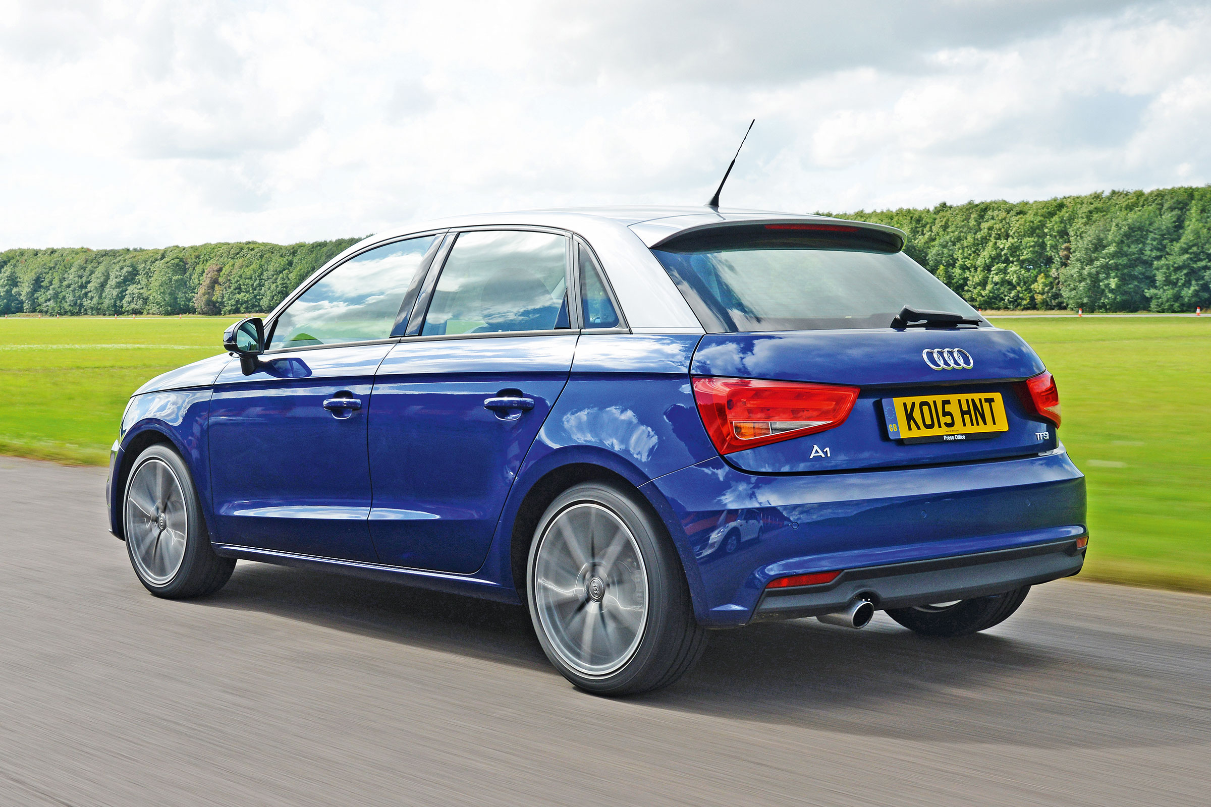 Audi A1 Sportback - rear tracking