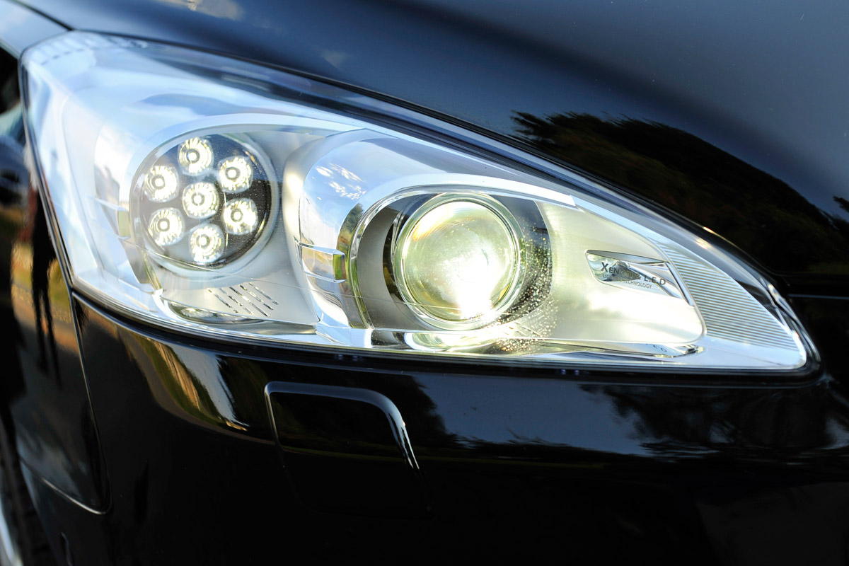 Peugeot 508 SW headlight