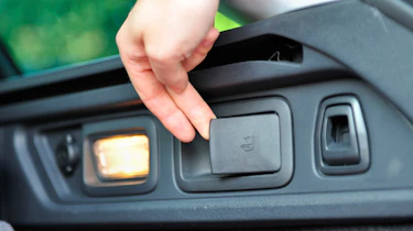 Peugeot 508 SW seat fold lever