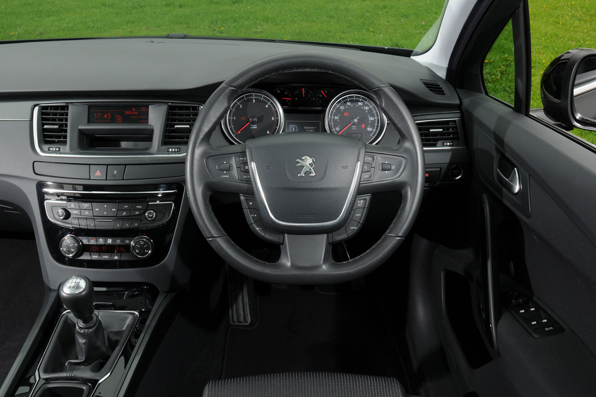 Peugeot 508 SW interior