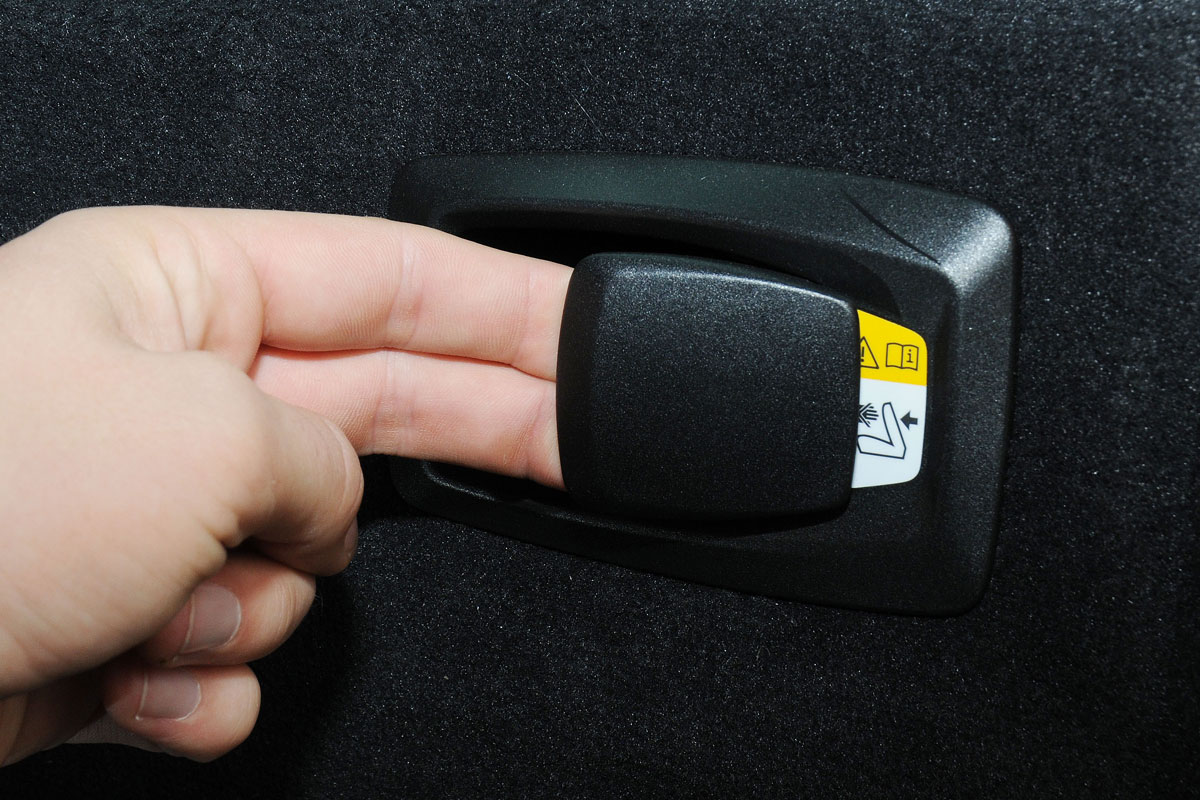 BMW 520d Touring rear-seat lever