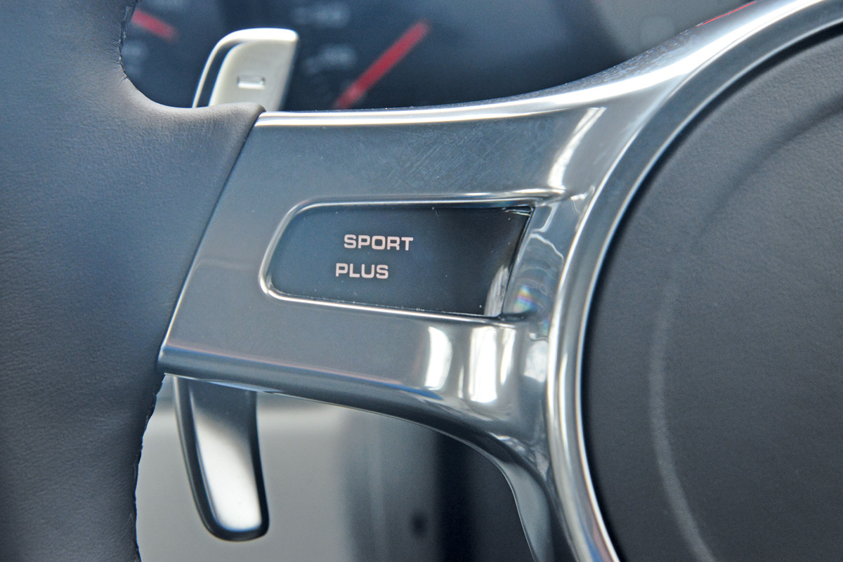 Porsche 911 Carrera 4S interior detail