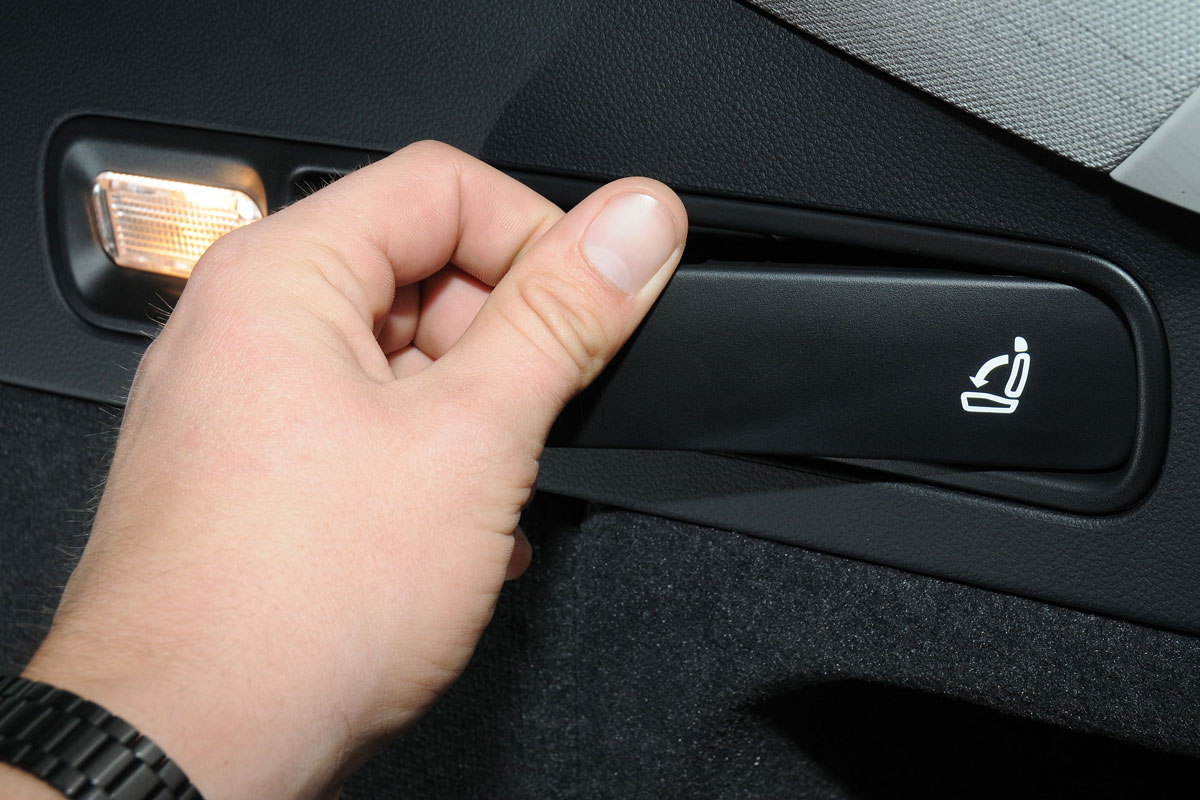 Audi A6 Avant rear seat lever