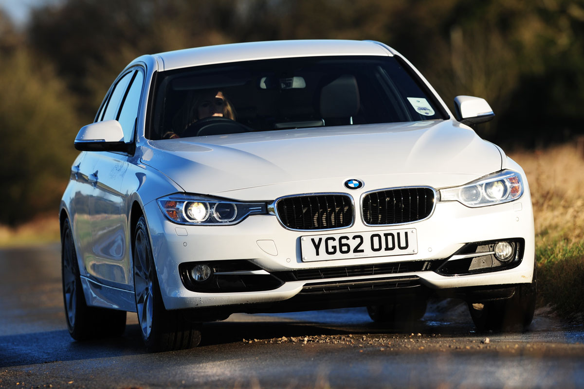 BMW 320i xDrive front cornering