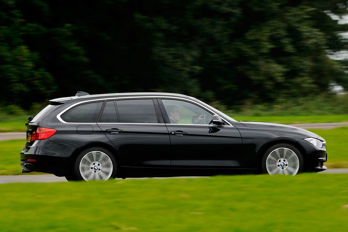 BMW 330d Touring panning