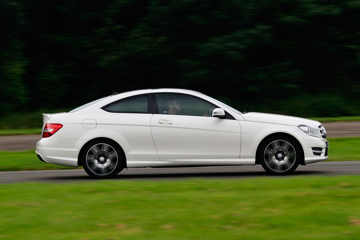 Mercedes C-Class Coupe panning