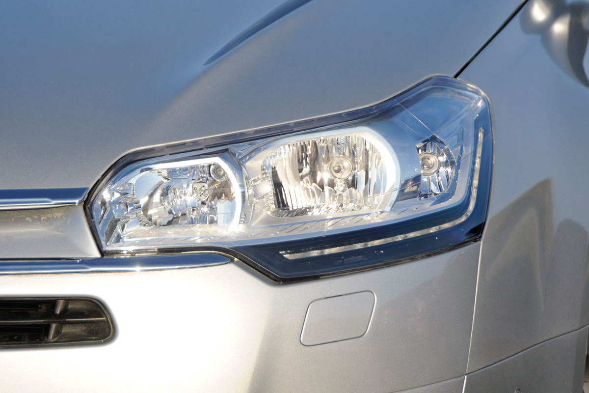Citroen C5 headlight detail