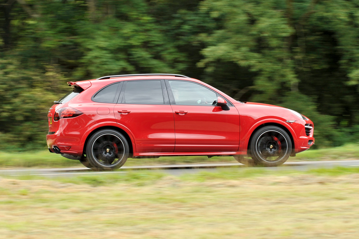 Porsche Cayenne GTS panning