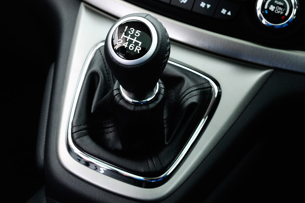 Honda CR-V gear lever detail