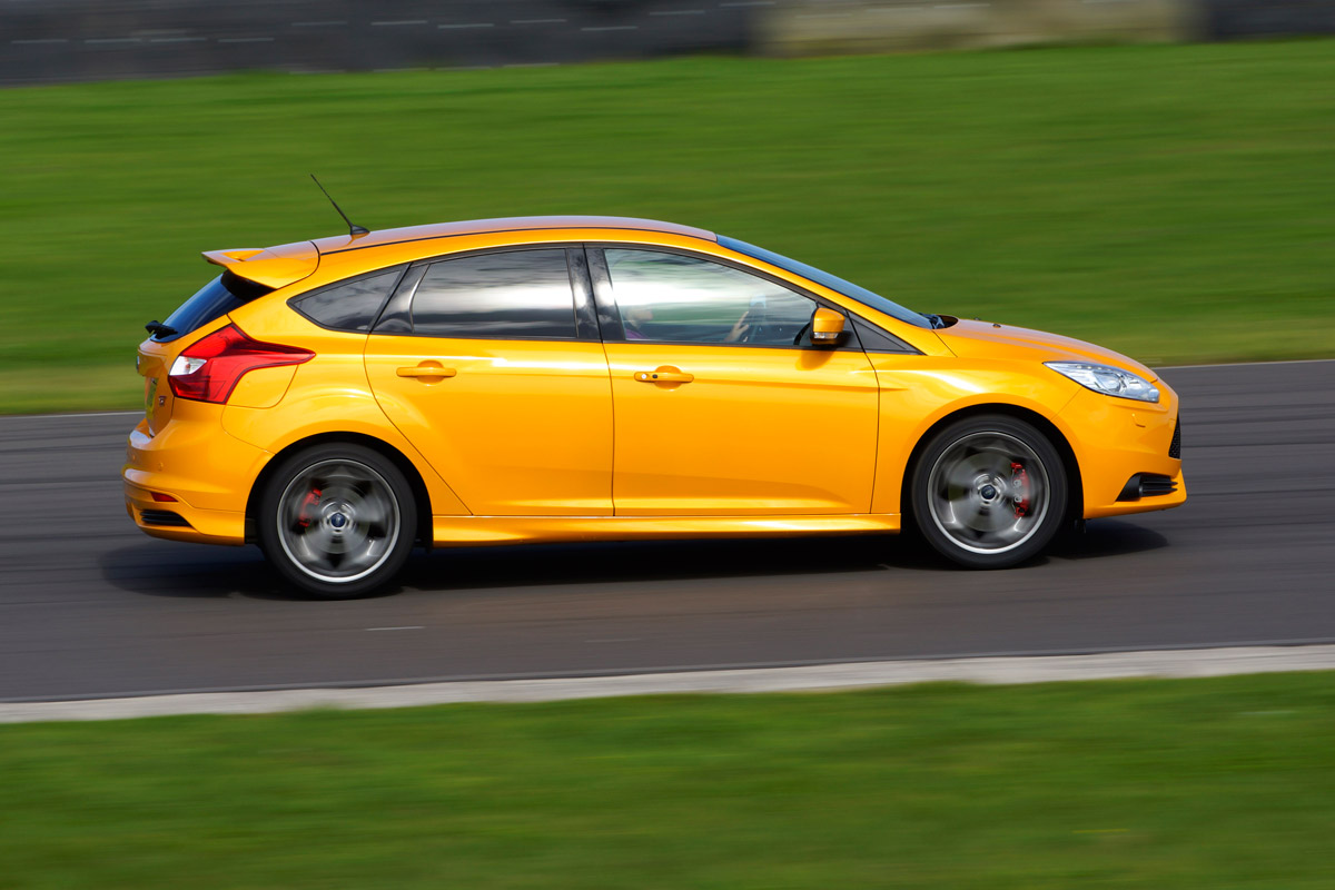 Ford Focus ST panning