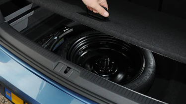 Volkswagen Golf 1.6 TDI SE boot detail