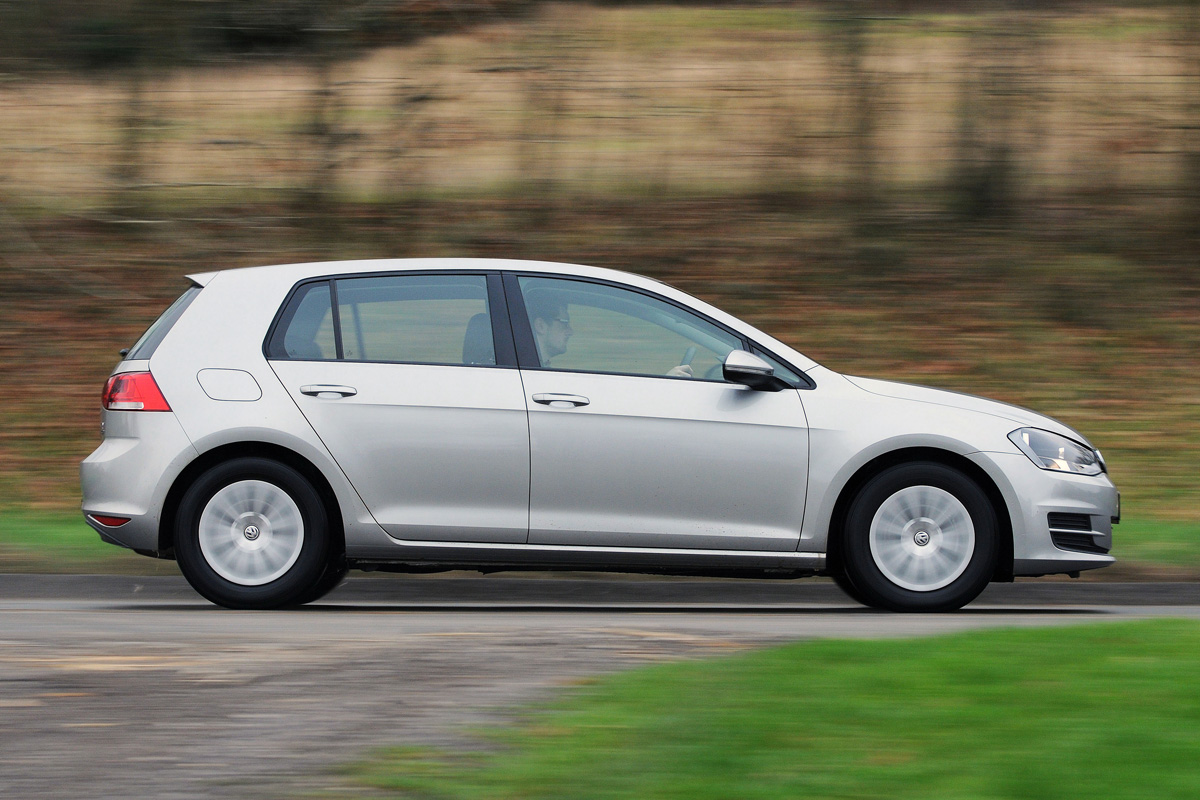 Volkswagen Golf panning