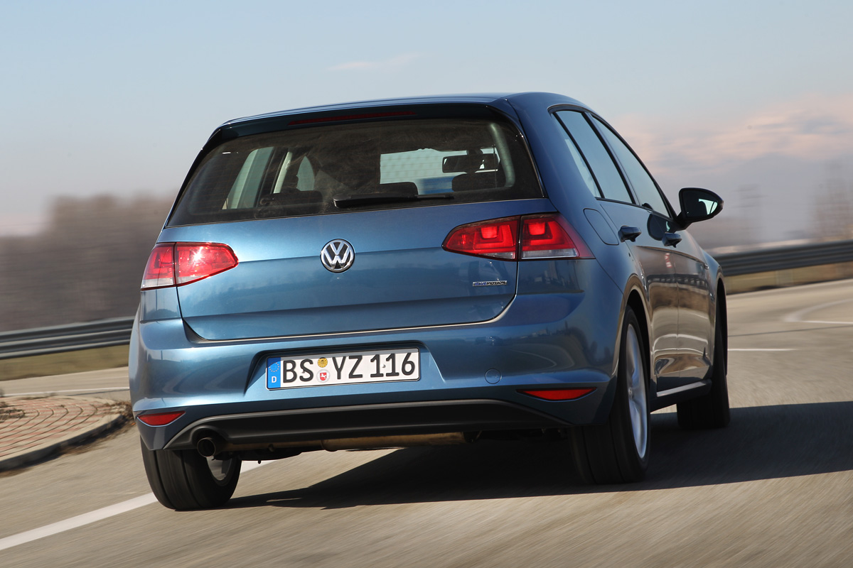 Volkswagen Golf BlueMotion rear cornering