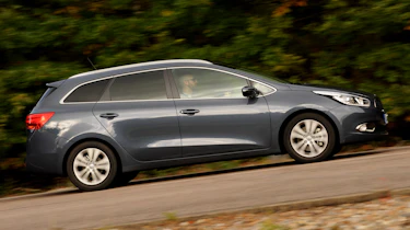 Kia Cee'd Sportswagon panning