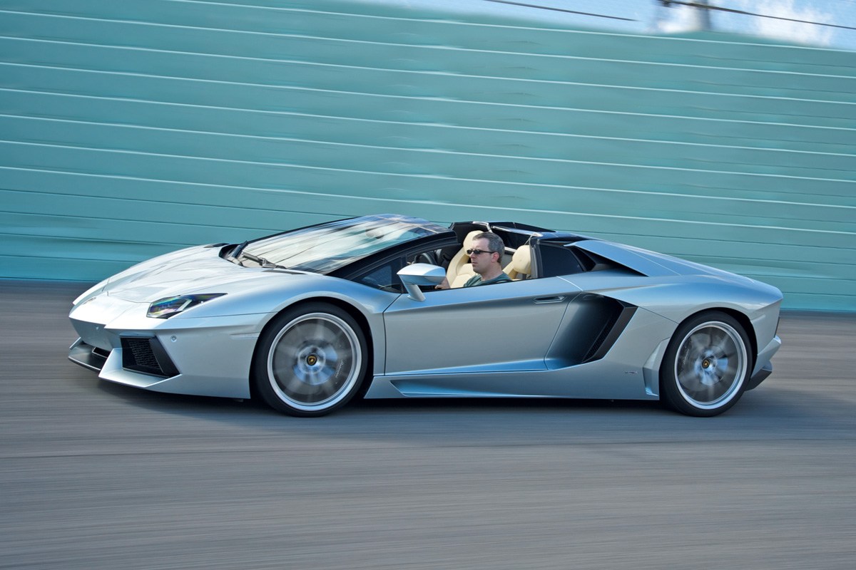 Lamborghini Aventador Roadster tracking