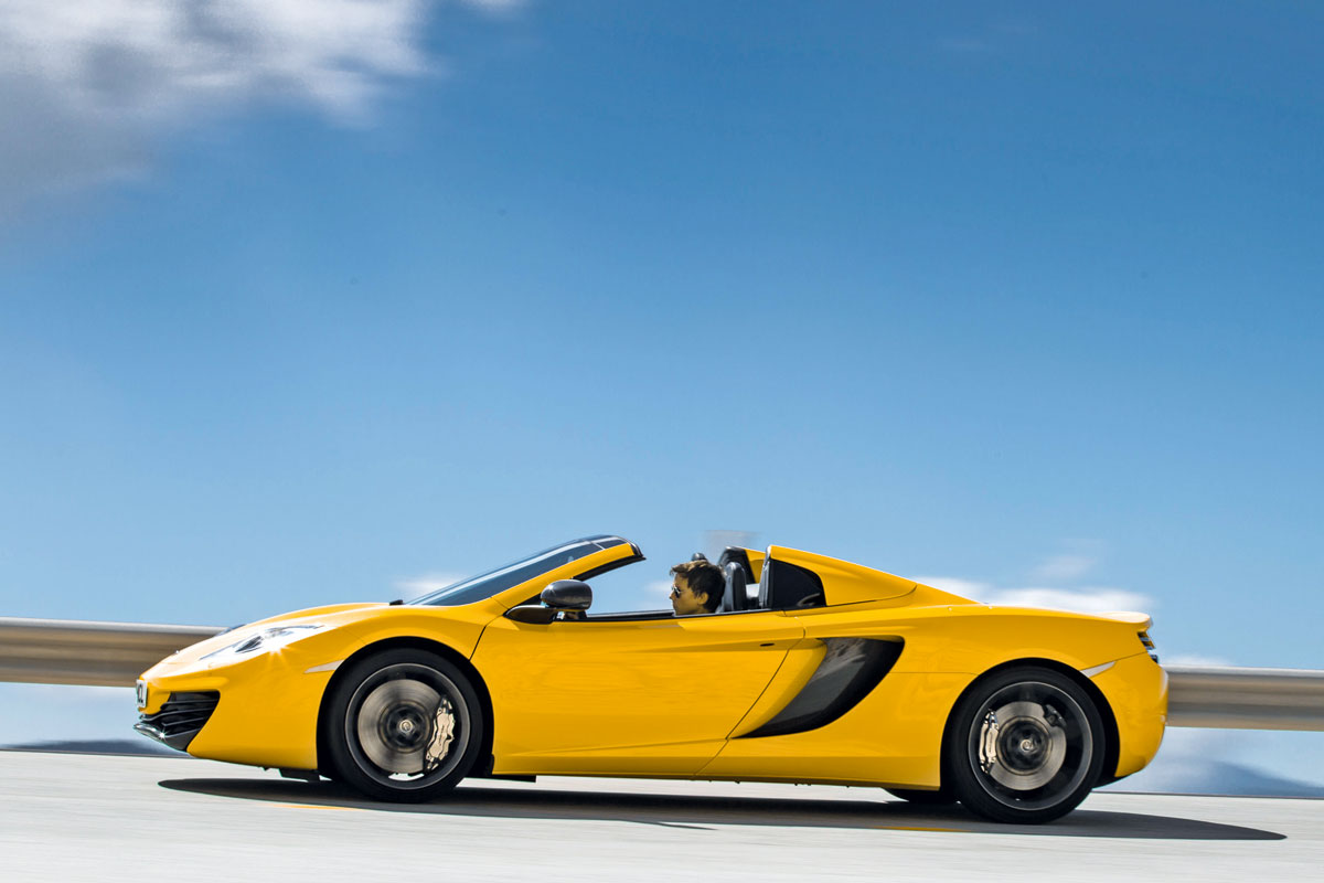McLaren 12C Spider panning