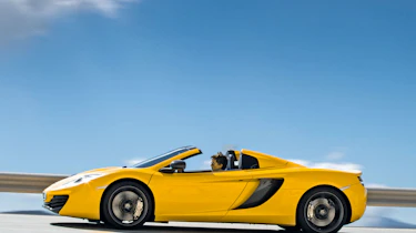 McLaren 12C Spider panning
