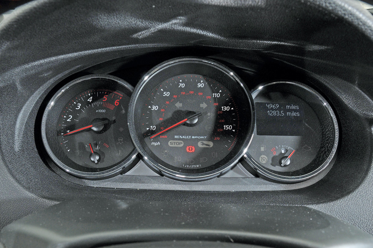Renault Megane Coupe dials
