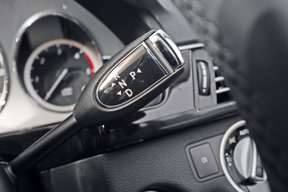 Mercedes E300 Hybrid gearlever detail