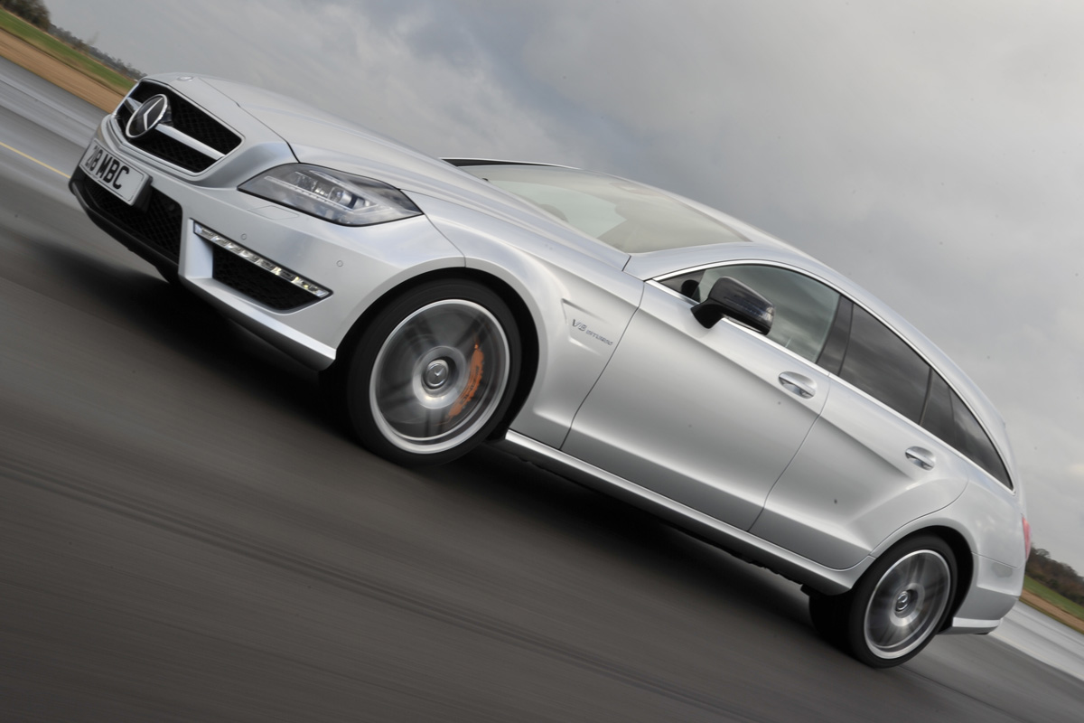 Mercedes CLS 63 AMG Shooting Brake side tracking