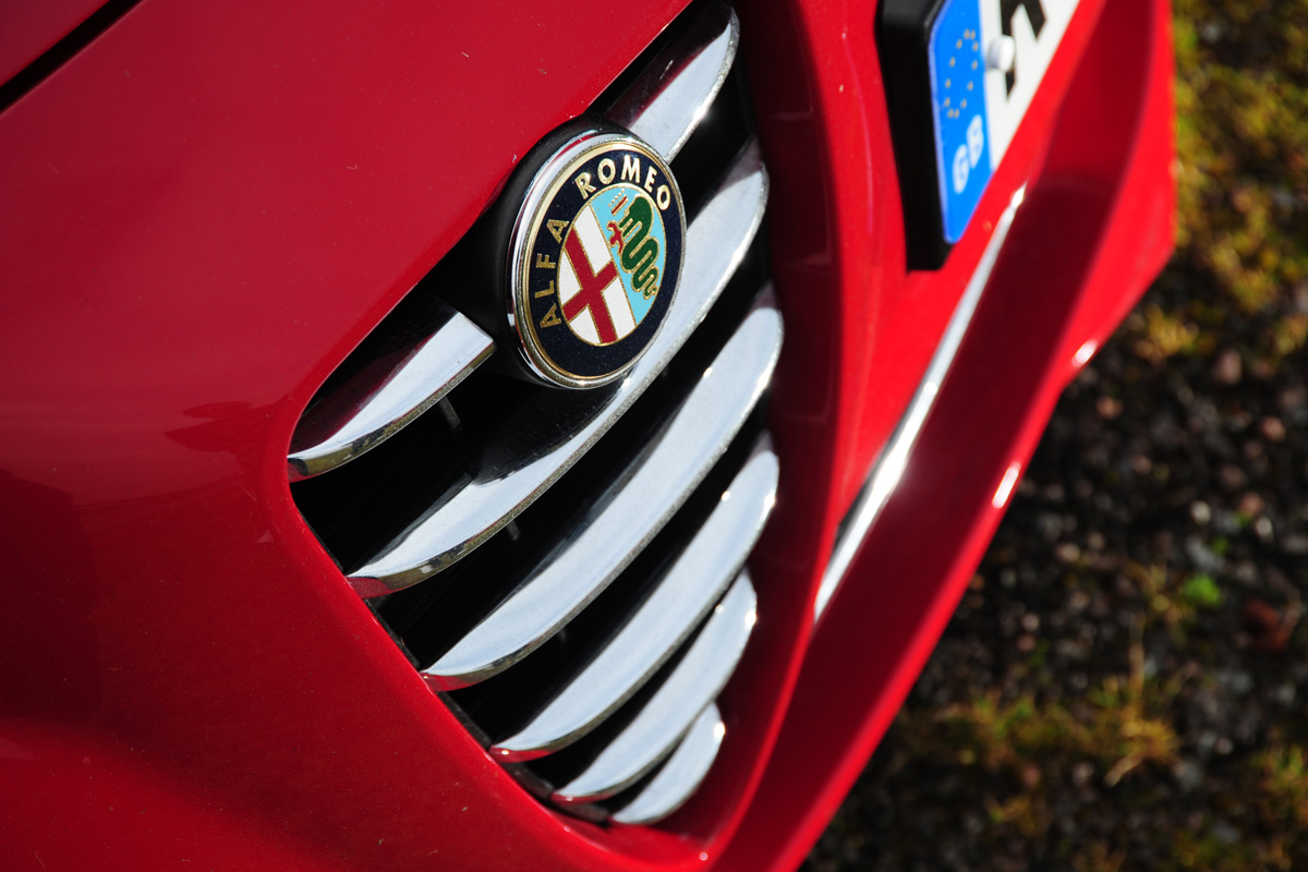 Alfa Romeo MiTo grille detail