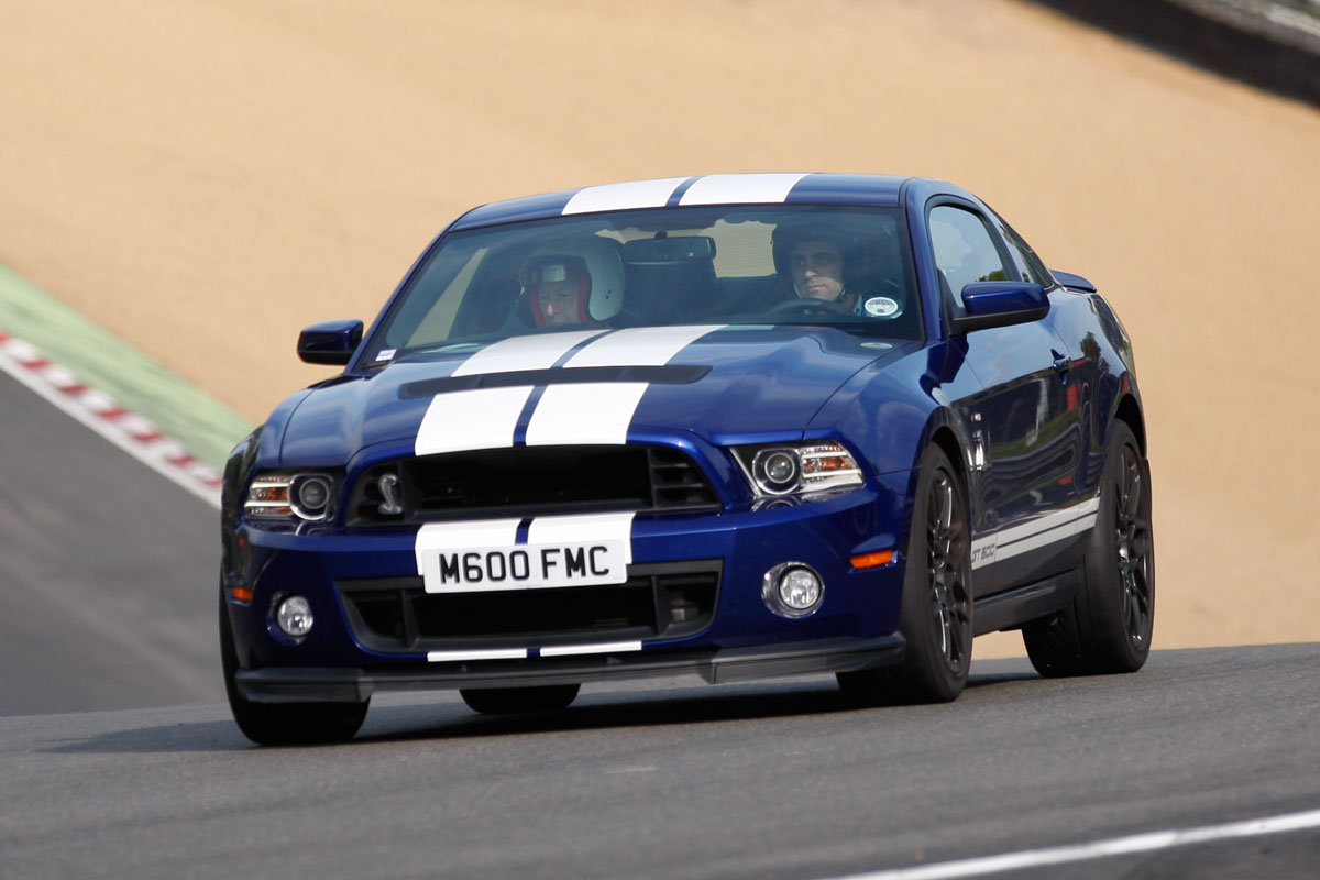 Ford Mustang Shelby GT500 front tracking