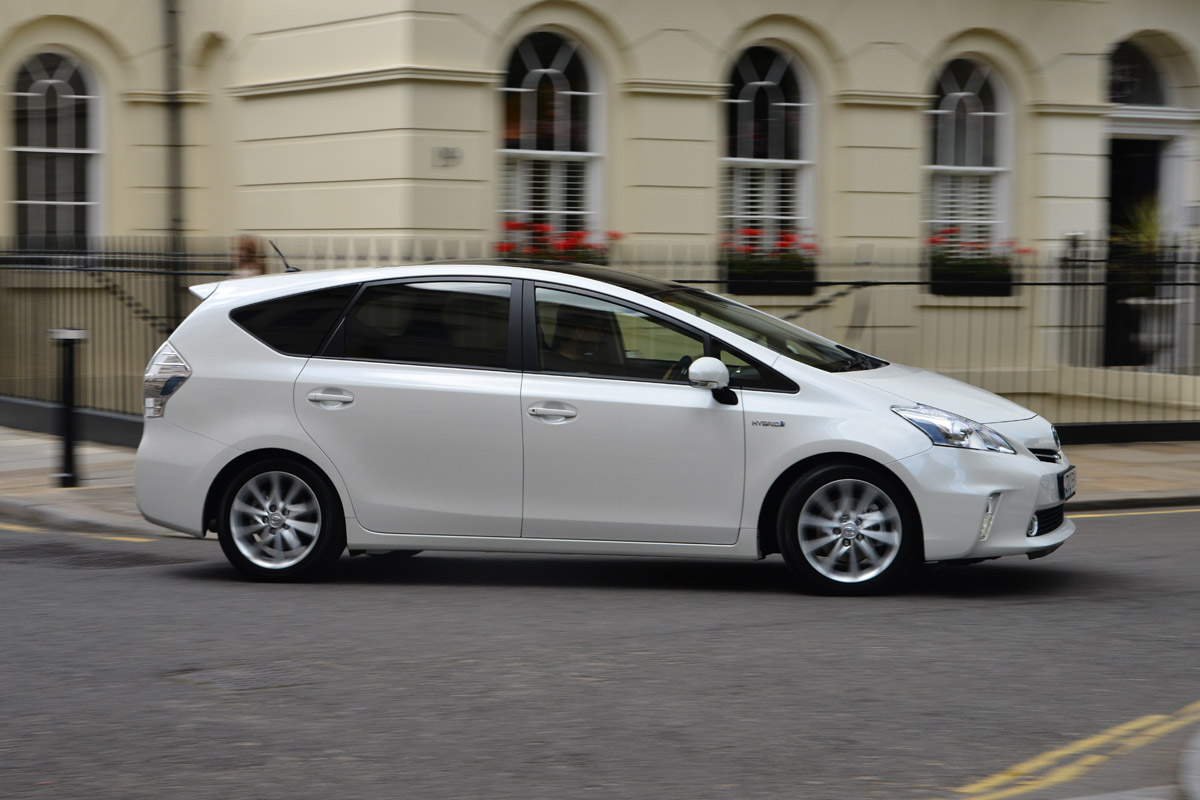Toyota Prius+ panning