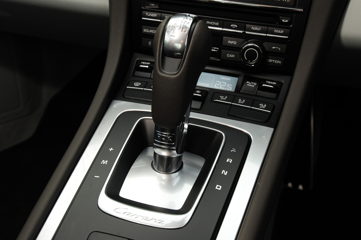 Porsche 911 Carrera 4 interior detail