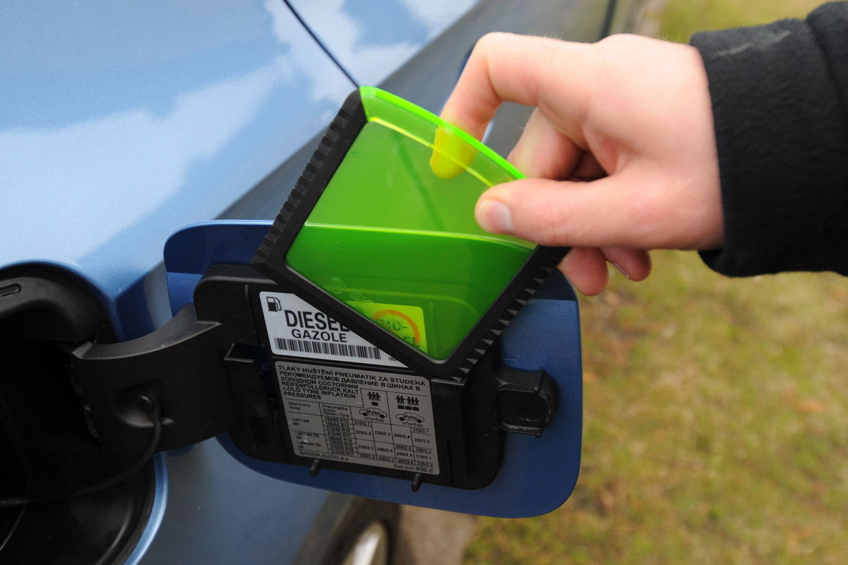 Skoda Rapid ice scraper