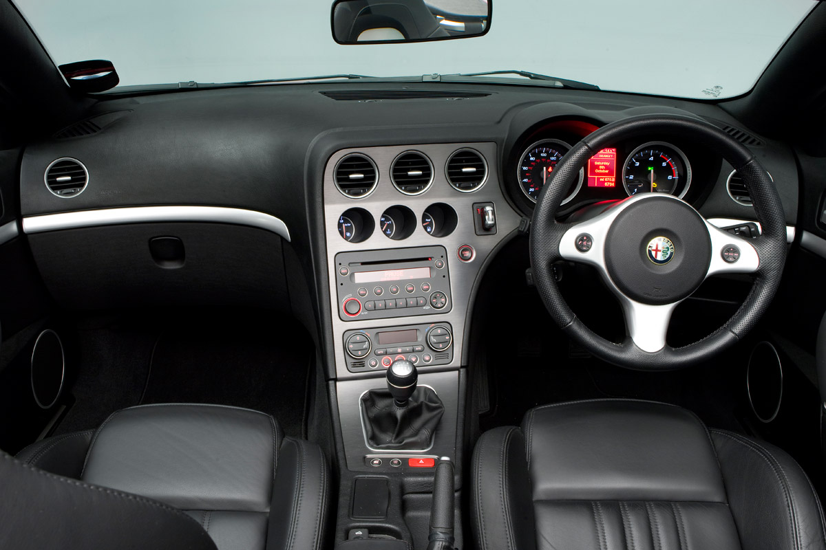 Alfa Romeo Spider dashboard