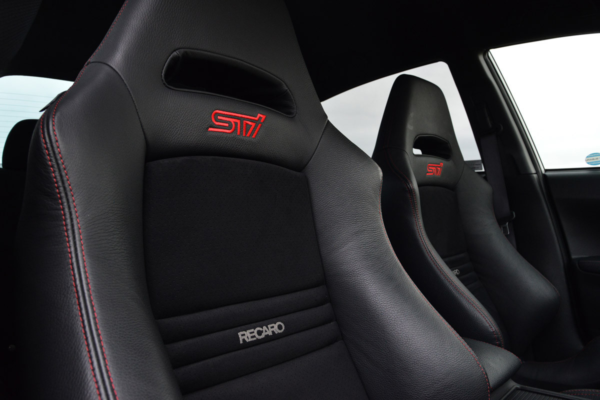 Subaru WRX STi 320R front seats