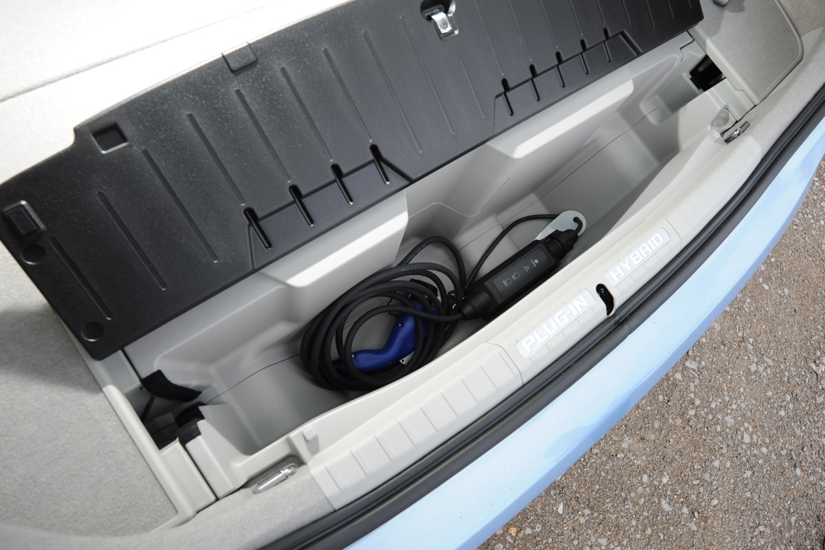 Toyota Prius Plug-in detail