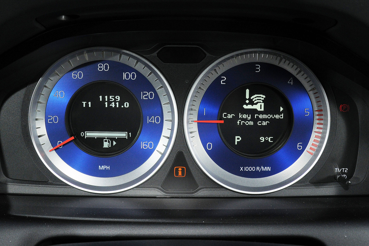 Volvo XC60 dials