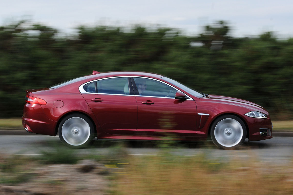 Jaguar XF panning