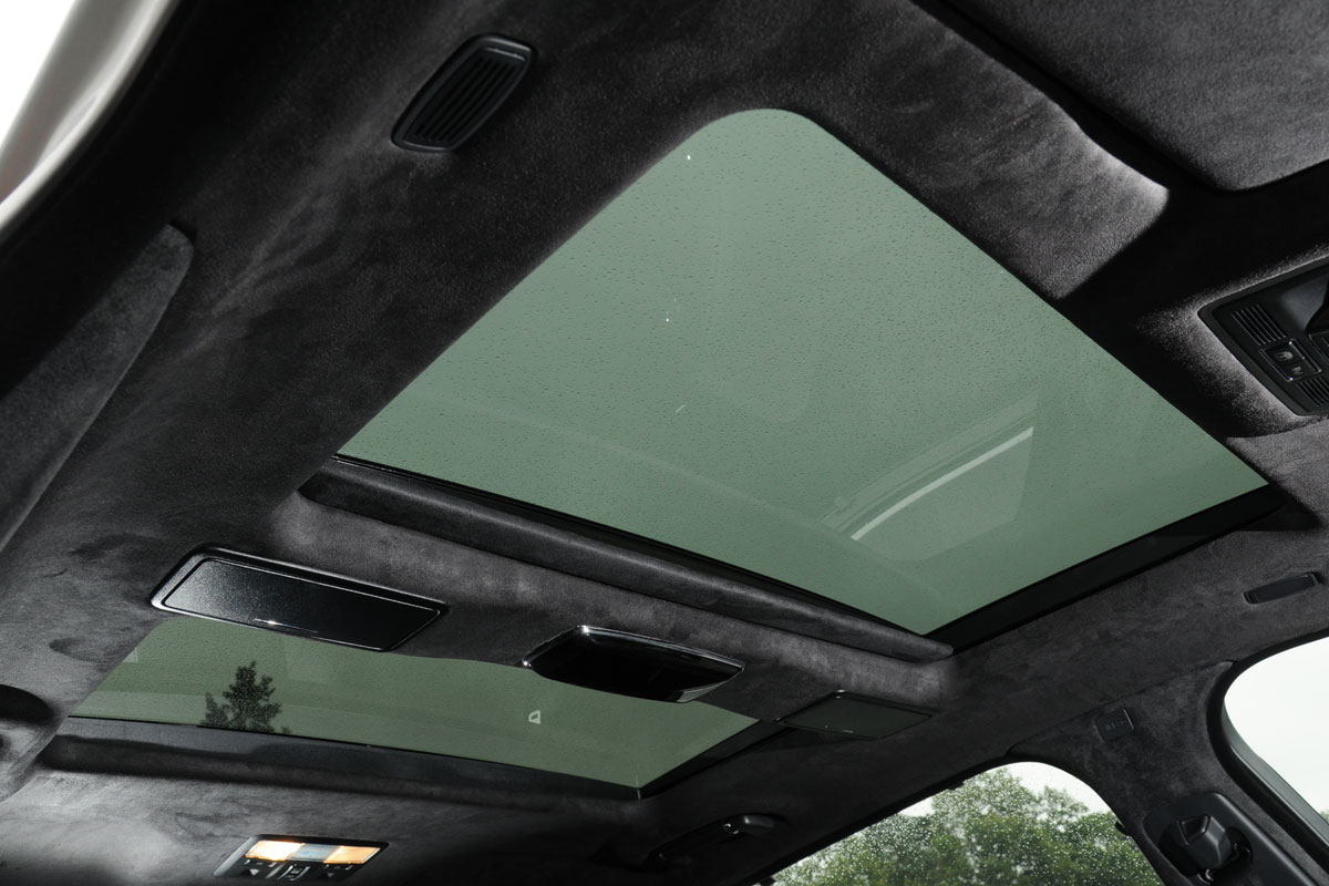 Jaguar XJ panoramic roof