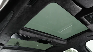 Jaguar XJ panoramic roof