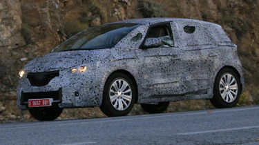 Renault Scenic spyshots side front