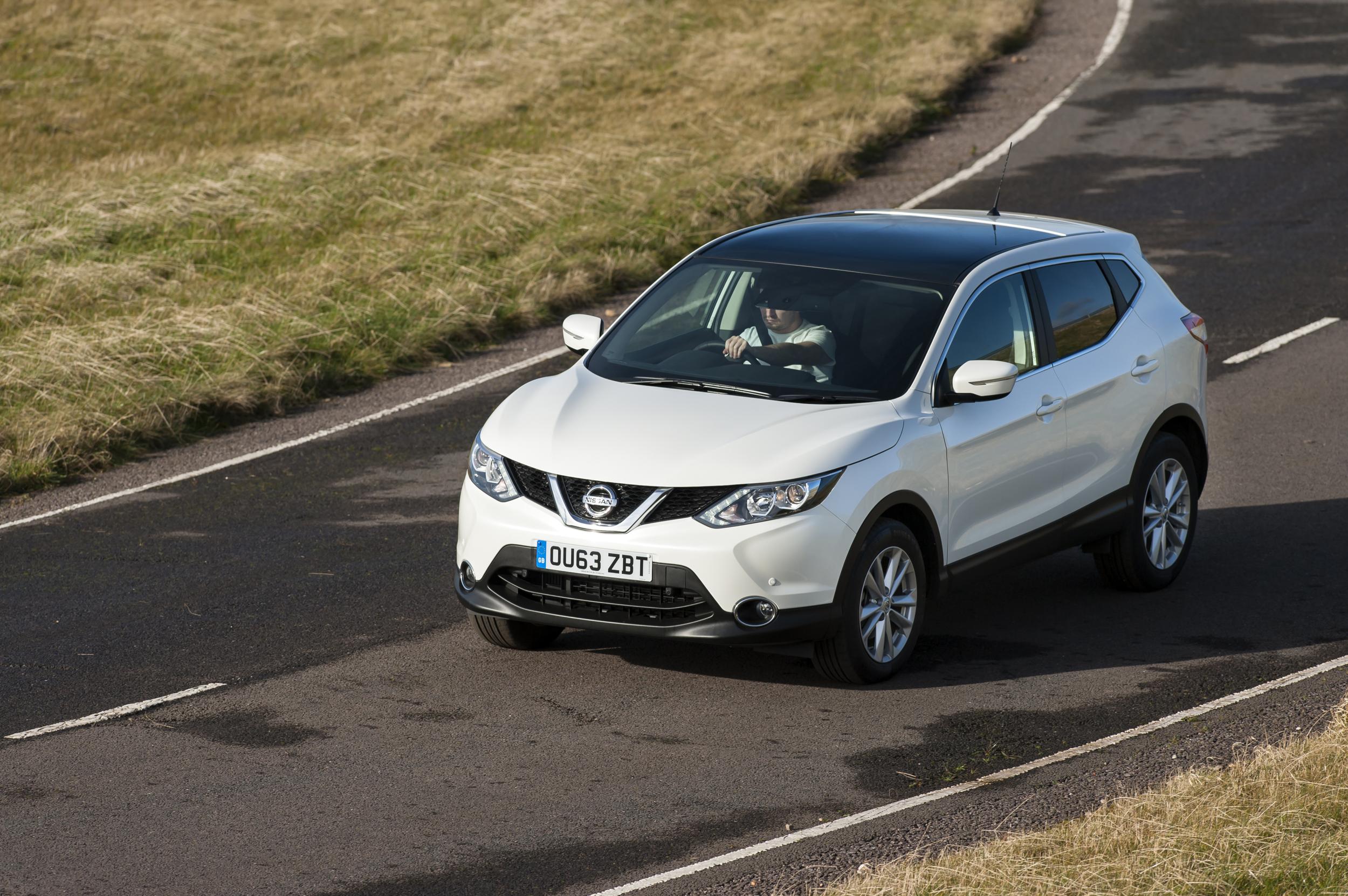 Nissan Qashqai driving