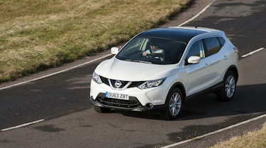 Nissan Qashqai driving