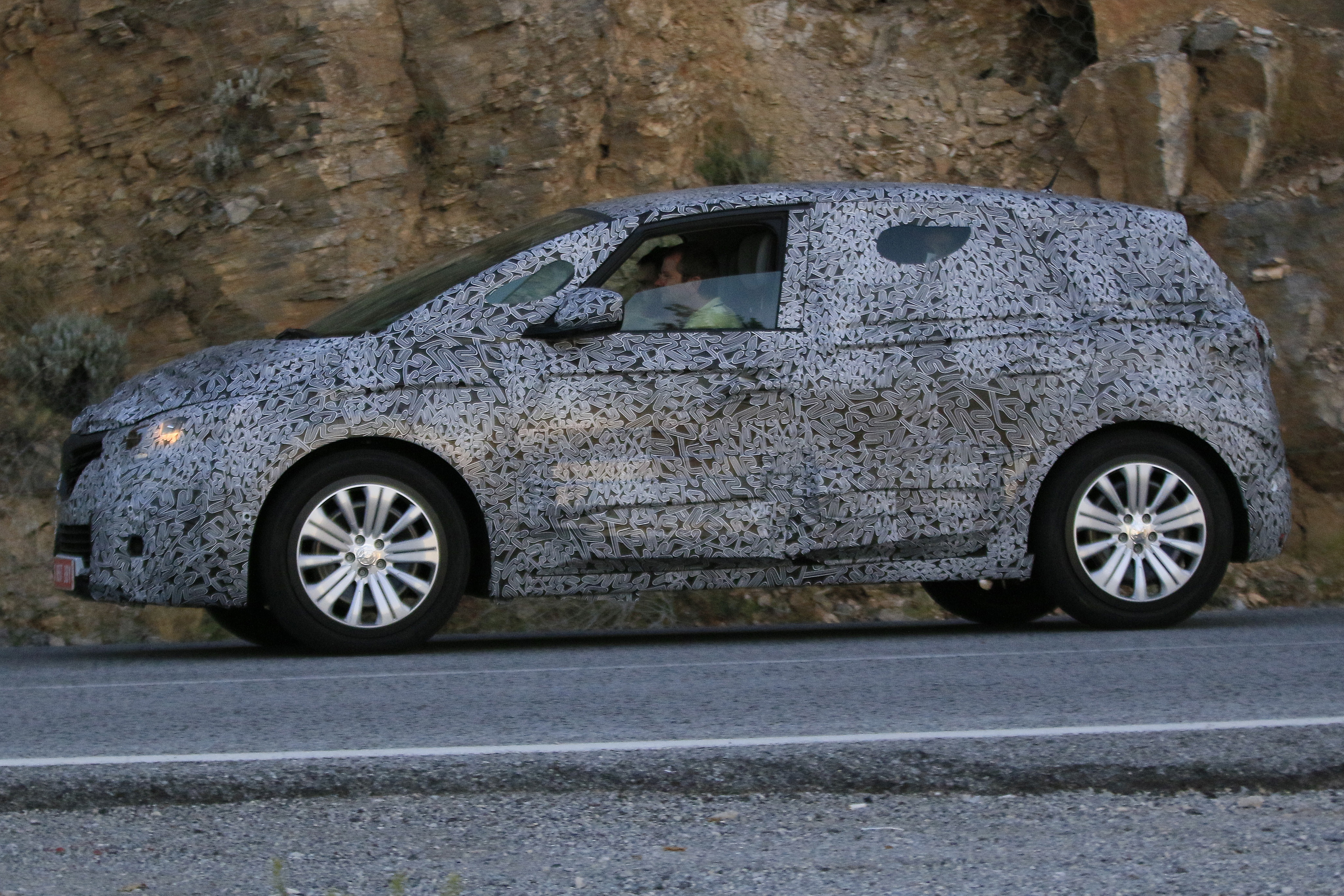 Renault Scenic spyshots side