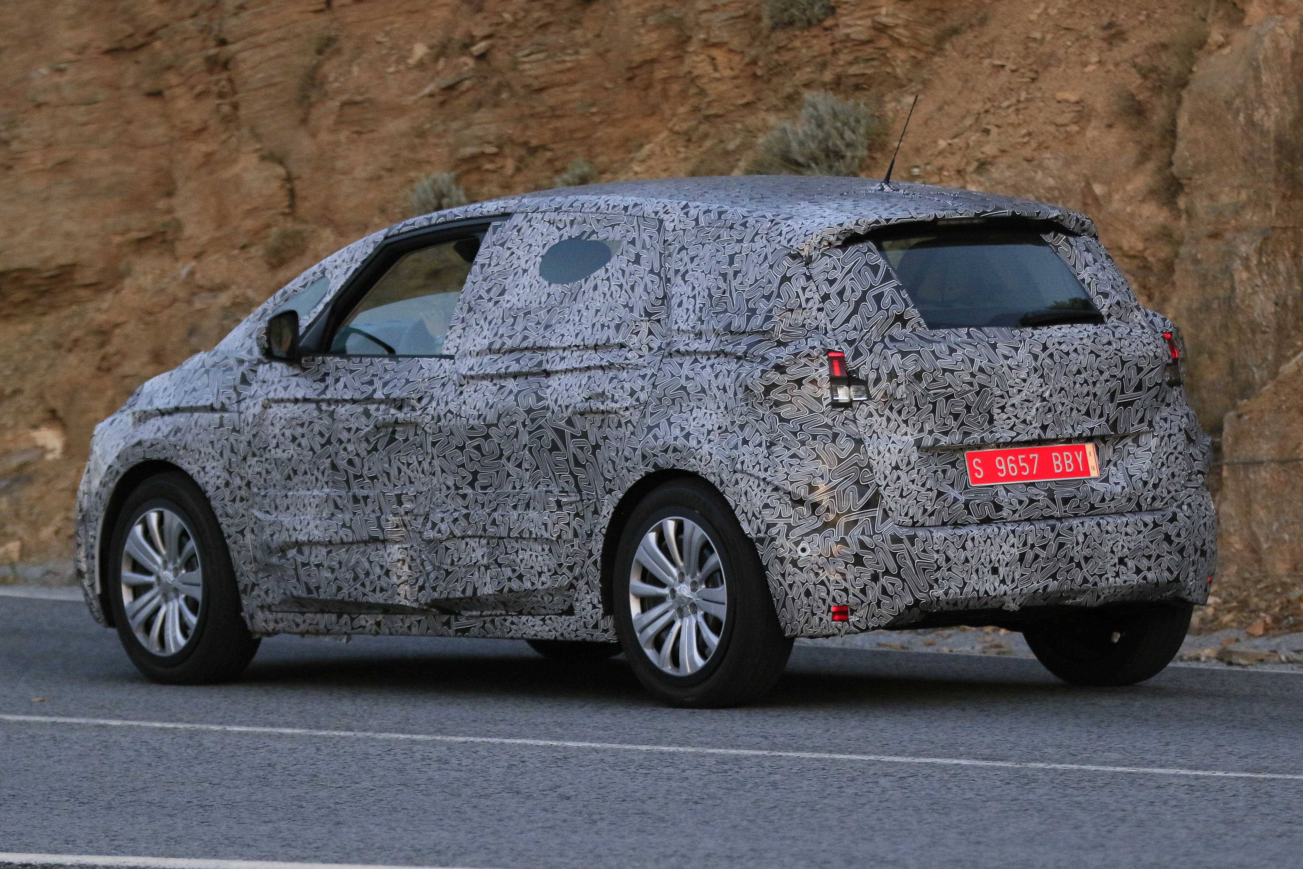 Renault Scenic spyshots rear side