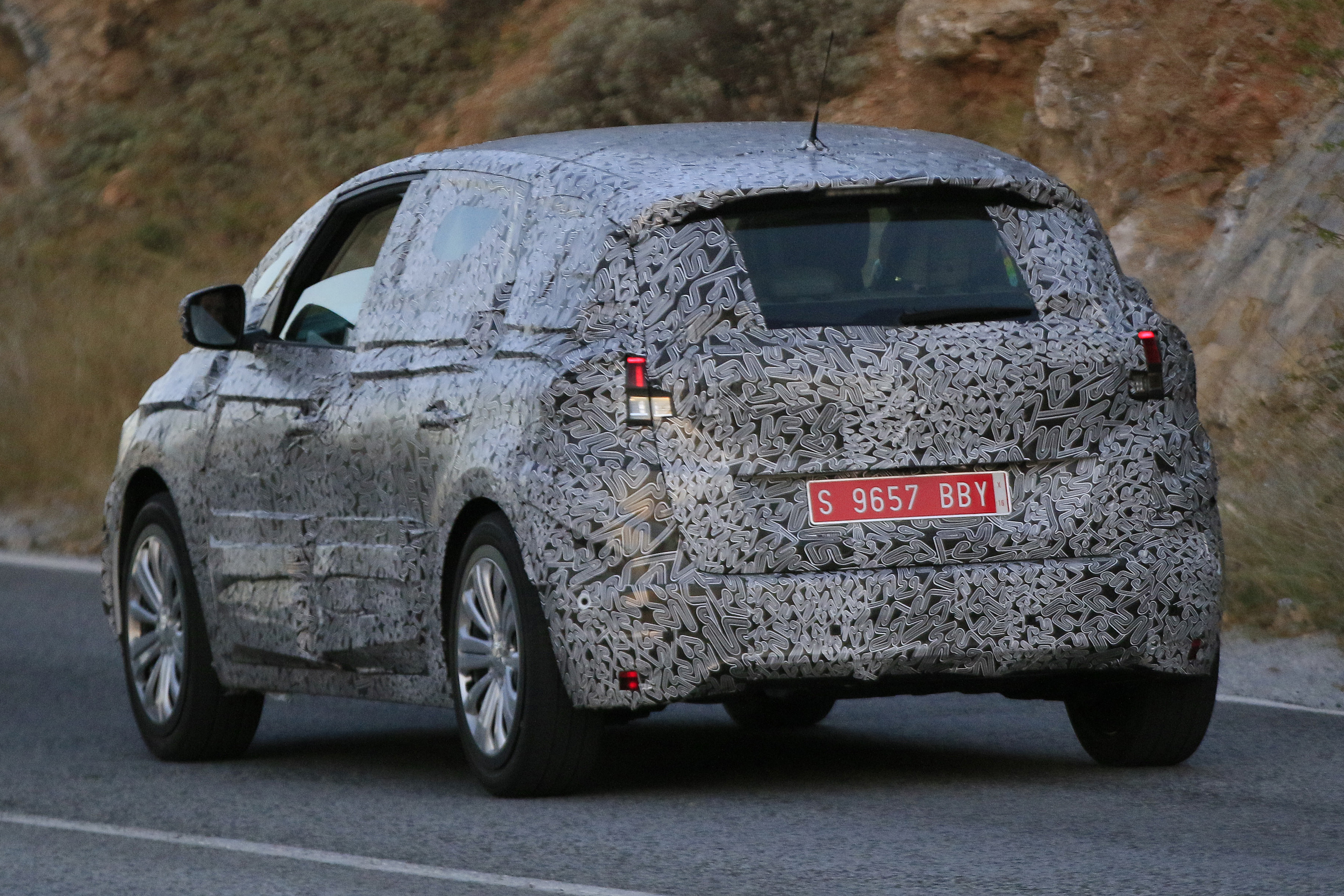 Renault Scenic spyshots rear