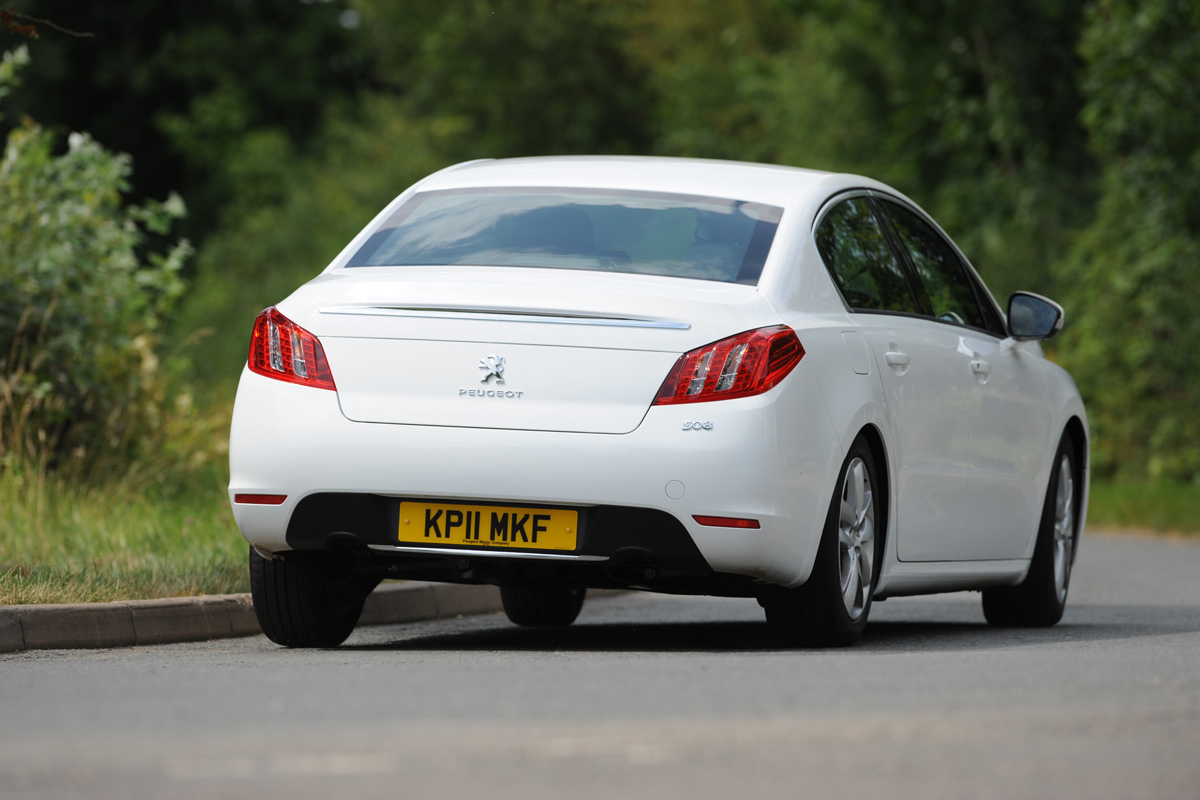 Peugeot 508 rear cornering