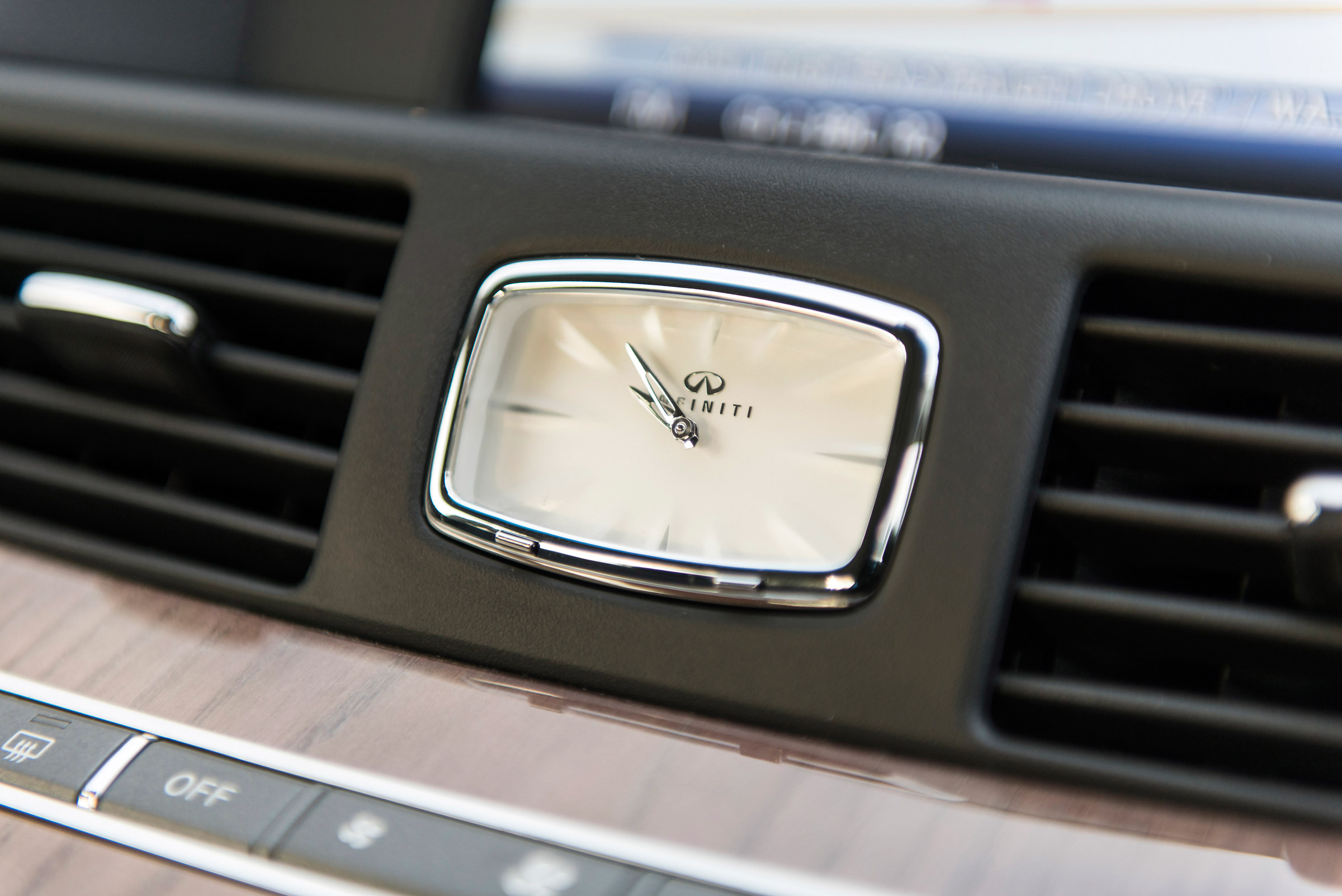 Infiniti Q70 hybrid clock