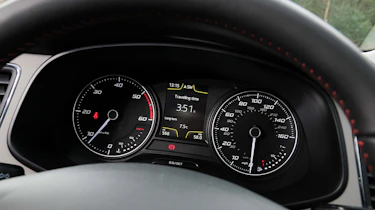 SEAT Leon X-Perience dials